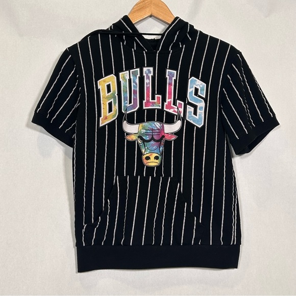 Chicago Bulls Pinstripe Short Sleeve Pullover Hoodie Size S - Picture 1 of 7